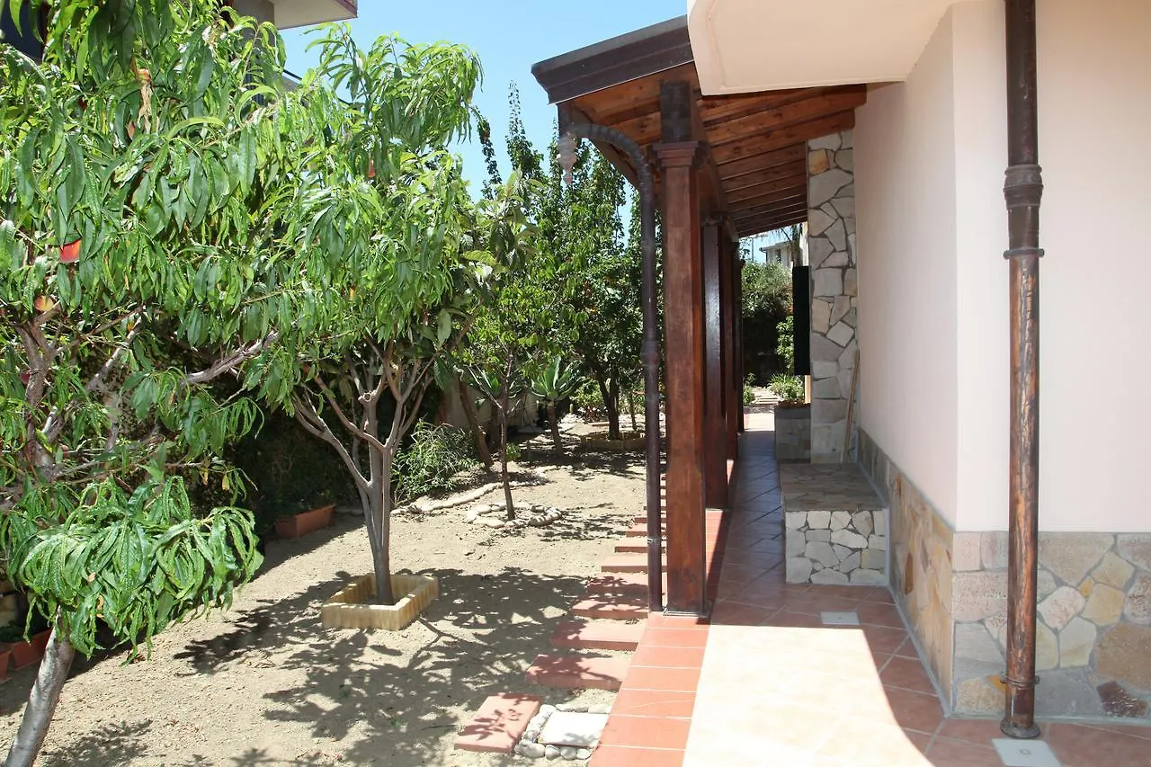 Bed and Breakfast La Collina Capo dʼOrlando 3*,